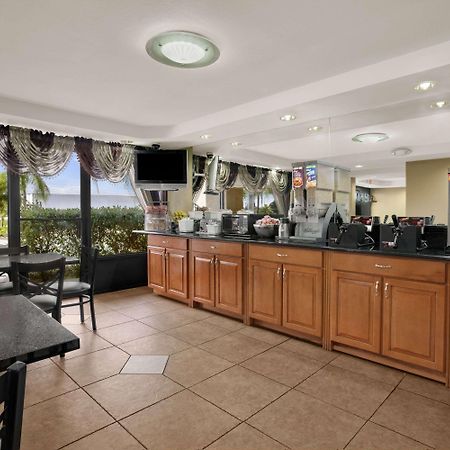 Super 8 By Wyndham Fort Myers Exterior foto