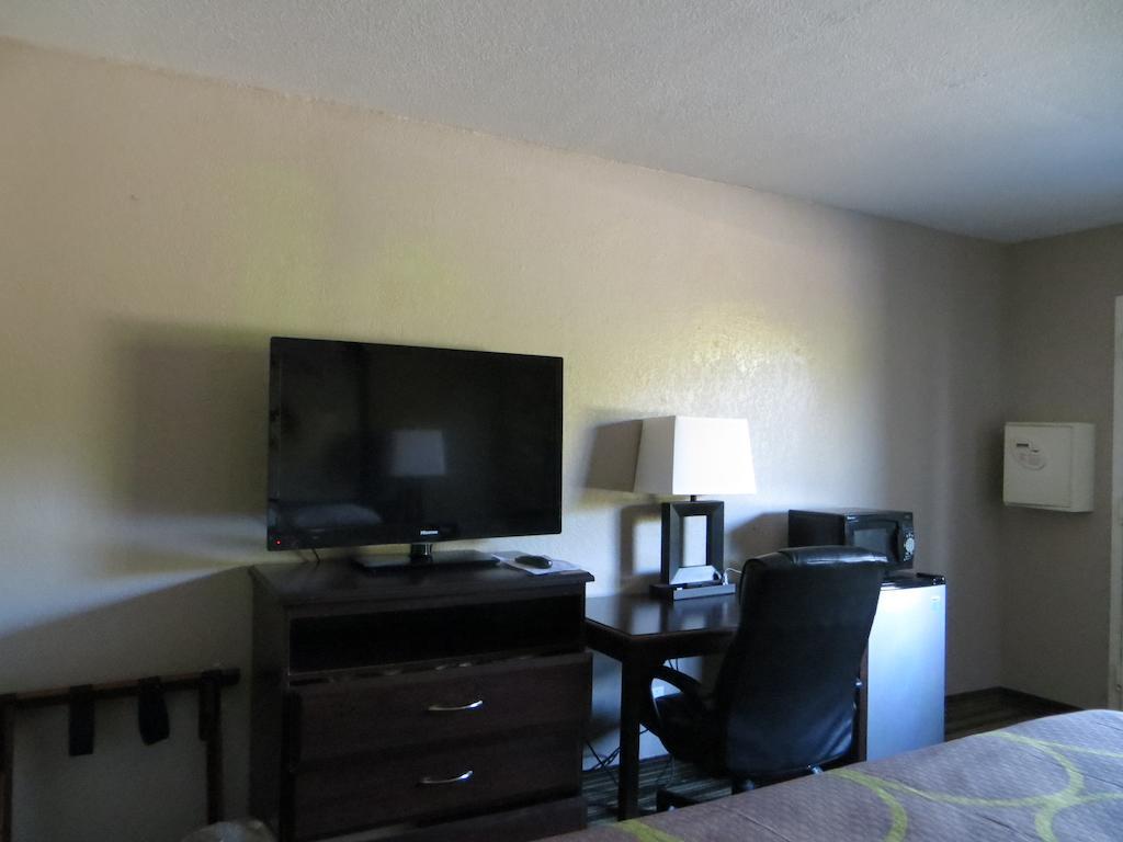Super 8 By Wyndham Fort Myers Exterior foto